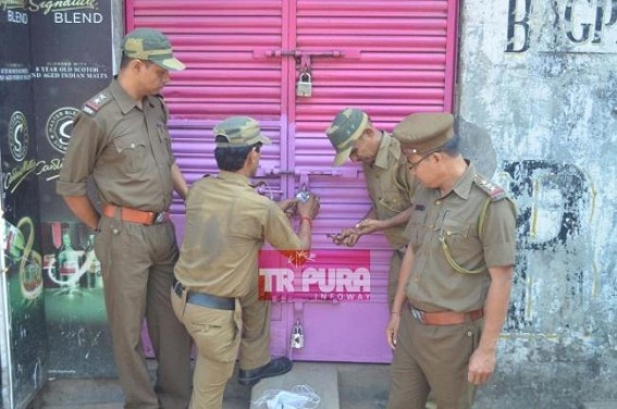 Wine shops sealed for Durga puja days Wine shops sealed for Durga puja days
